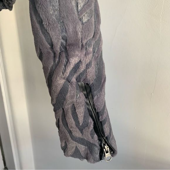 FOREVER 21 Faux Fur Crop Jacket - Picture 5 of 11